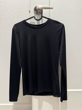 H&M Classic Black Long Sleeve Crew Neck Top